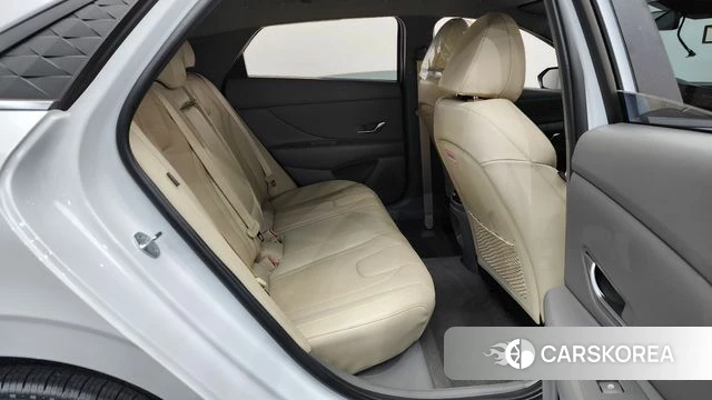 Hyundai The New Avante (CN7) 2023 Белый из Кореи, фото 2