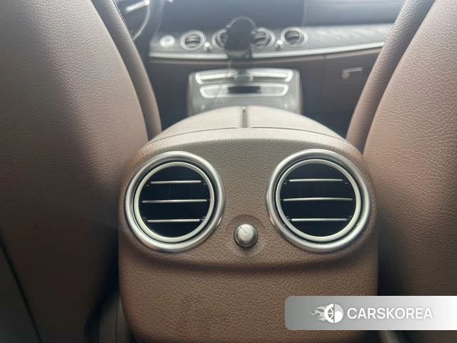 Mercedes-Benz E-class (imported) 2021 Белый из Китая, фото 2