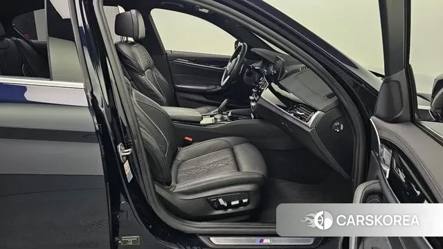 BMW 5 Series (G30) 2019 Черный из Кореи, фото 2