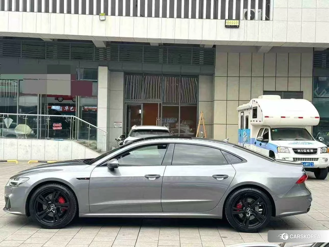 Audi A7L 2023 Серебристо-серый из Китая, фото 2