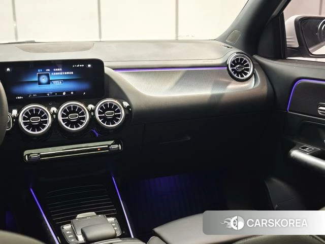 Mercedes-Benz GLA 2023 Белый из Китая, фото 2