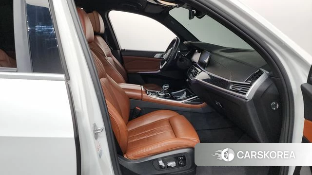 BMW X7 (G07) 2021 Белый из Кореи, фото 2