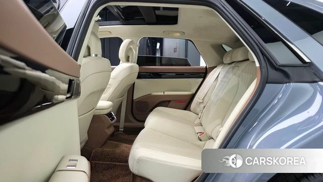 Hyundai Grandeur Hybrid (GN7) 2025 Светло-серебряный цвет из Кореи, фото 2