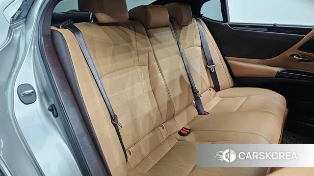 Lexus ES300h 7th generation 2021 Серебристо-серый из Кореи, фото 2