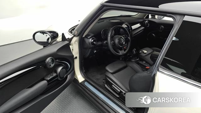 Mini Cooper 2022 Жемчужный цвет из Кореи, фото 2