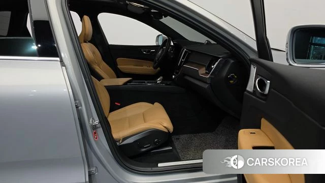 Volvo XC60 second Generation 2022 Серебряный из Кореи, фото 2