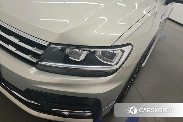 Volkswagen Tiguan L 2021 Темно-серый из Китая, фото 2