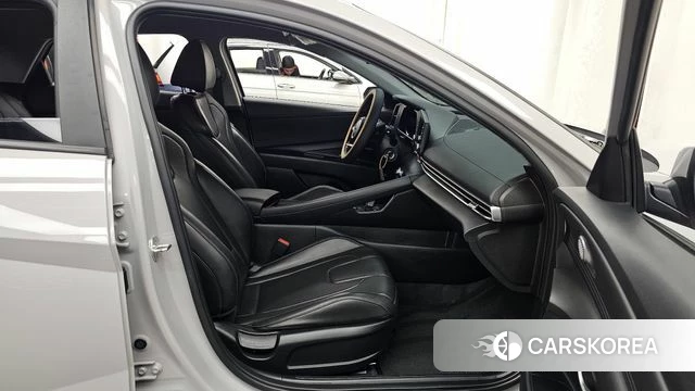 Hyundai Avante Hybrid (CN7) 2022 Серебристо-серый из Кореи, фото 2