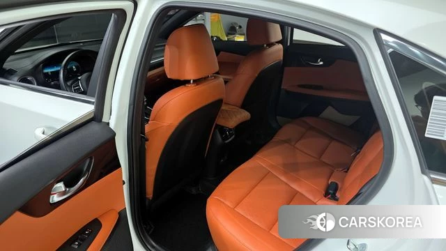 Kia The New K3 2nd generation 2023 Белый из Кореи, фото 2