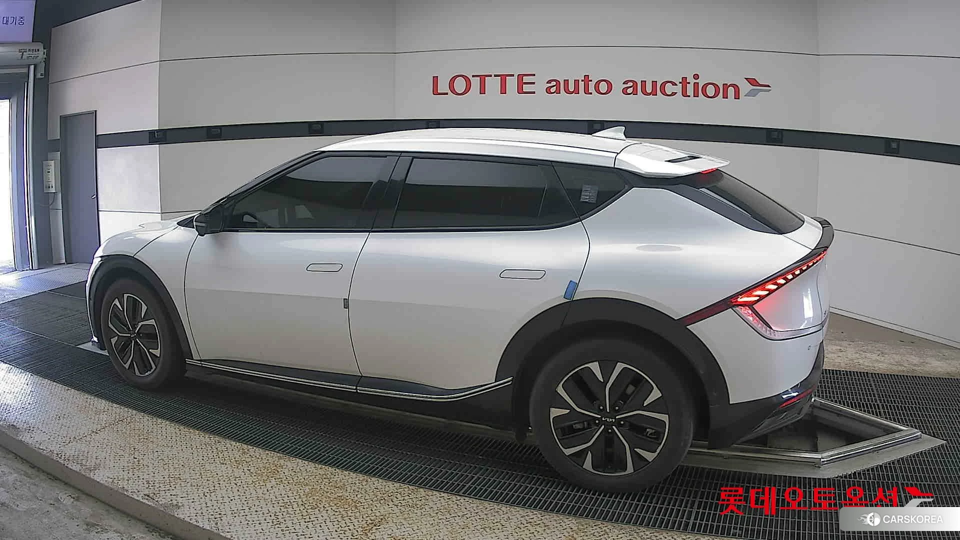 Kia EV6 2022 Snow White Pearl из Кореи, фото 2
