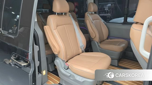 Hyundai Staria 2024 Черный из Кореи, фото 2