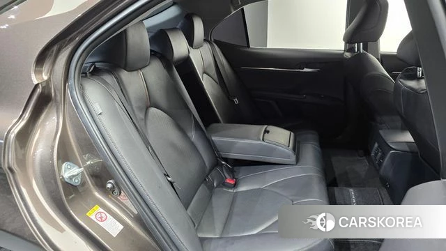 Toyota Camry (XV70) 2018 Коричневый из Кореи, фото 2
