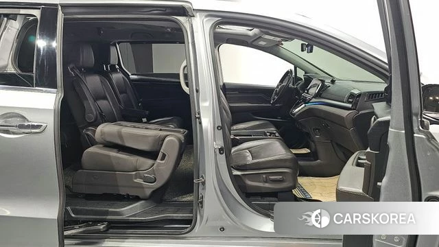 Honda Odyssey 2018 Серебряный из Кореи, фото 2