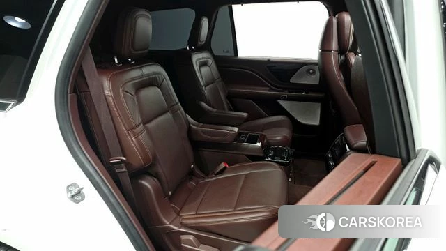 Lincoln Aviator 2nd generation 2023 Белый из Кореи, фото 2