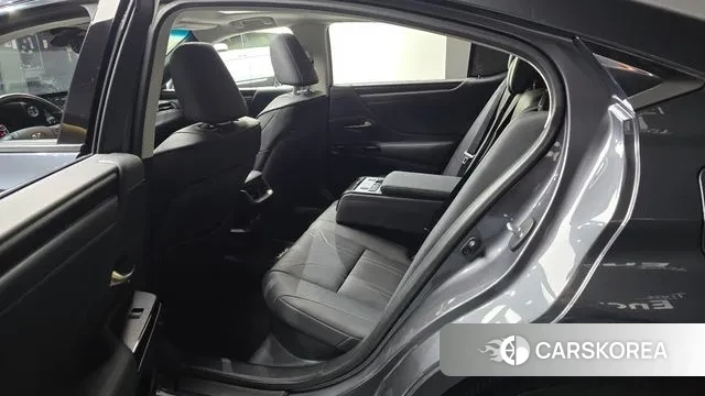 Lexus ES300h 7th generation 2021 Серый из Кореи, фото 2