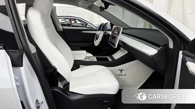 Tesla Model Y 2024 Белый из Кореи, фото 2