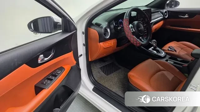 Kia The New K3 2nd generation 2021 Белый из Кореи, фото 2