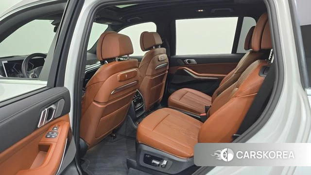 BMW X7 (G07) 2025 Белый из Кореи, фото 2