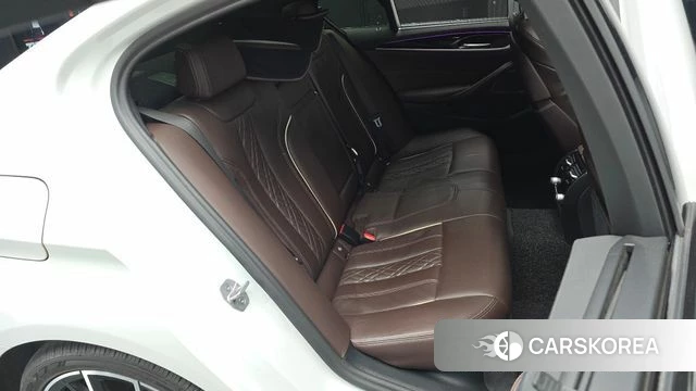 BMW 5 Series (G30) 2022 Белый из Кореи, фото 2