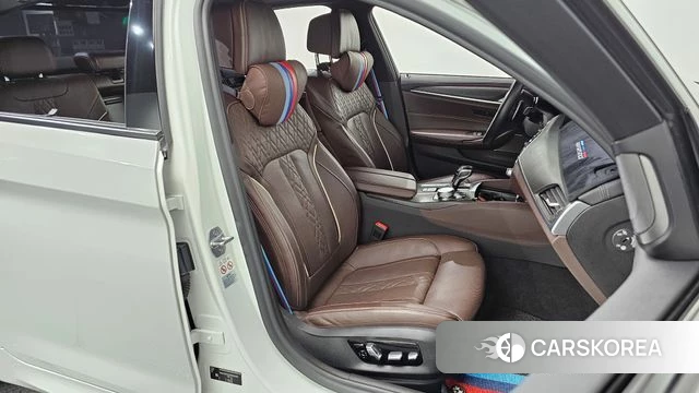 BMW 5 Series (G30) 2019 Серебряный из Кореи, фото 2