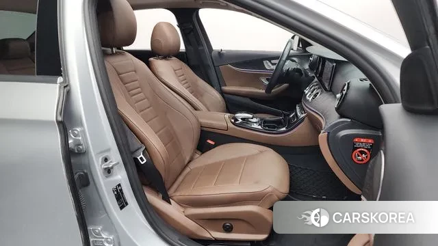 Mercedes-Benz E-Class W213 2019 Серебристо-серый из Кореи, фото 2