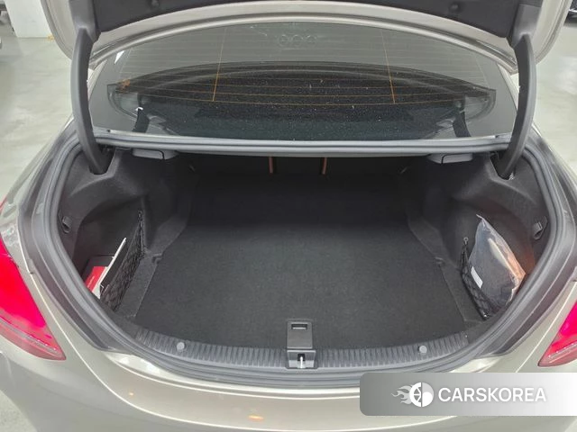 Mercedes-Benz C-Class W205 2019 Серебряный из Кореи, фото 2