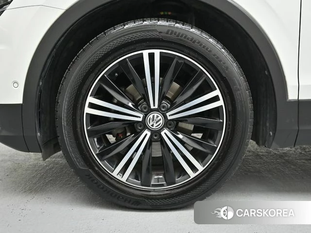 Volkswagen Tiguan second Generation 2019 Белый из Кореи, фото 2
