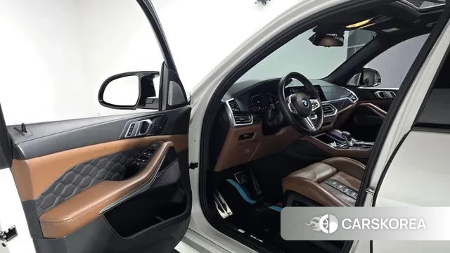 BMW X5M (G05) 2021 Белый из Кореи, фото 2