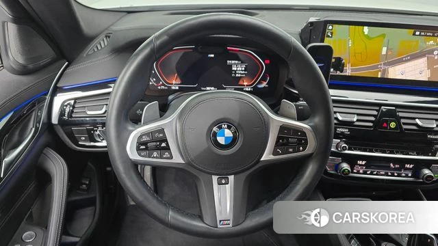 BMW 5 Series (G30) 2021 Белый из Кореи, фото 2