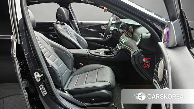 Mercedes-Benz E-Class W213 2023 Черный из Кореи, фото 2