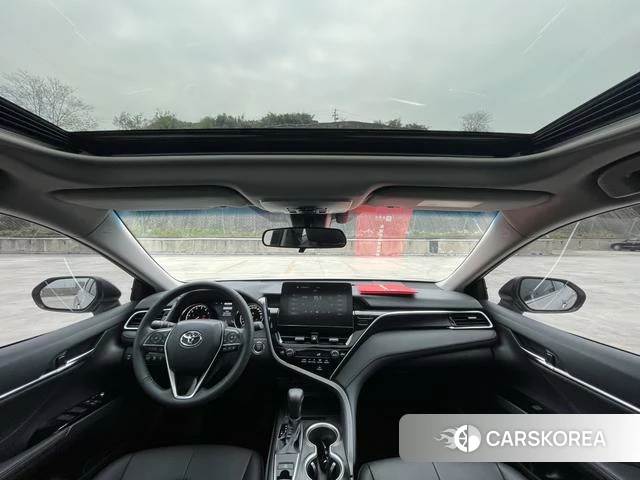 Toyota Camry 2021 Серебристо-серый из Китая, фото 2