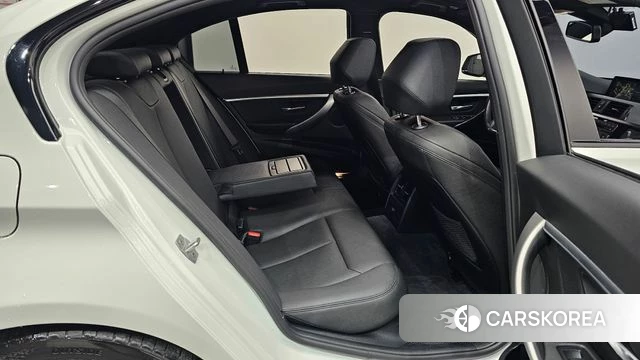 BMW 3 Series (F30) 2018 Белый из Кореи, фото 2
