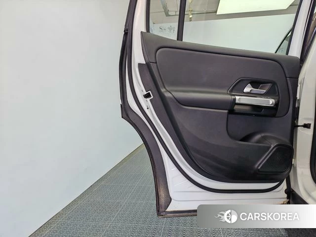 Mercedes-Benz EQB 2023 Белый из Китая, фото 2