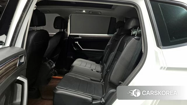 Volkswagen Tiguan Allspace 2023 Белый из Кореи, фото 2