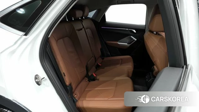 Audi Q3 (F3) 2020 Белый из Кореи, фото 2