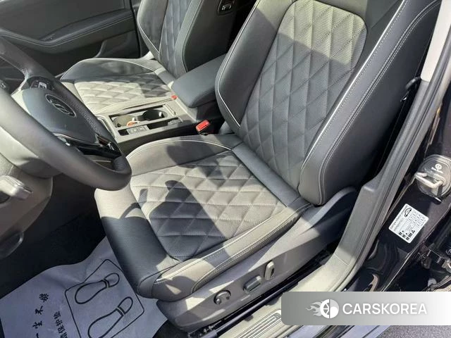 Volkswagen Magotan PHEV 2022 Черный из Китая, фото 2