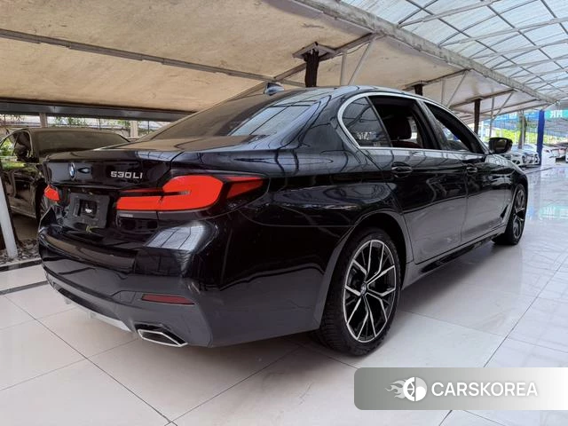BMW 5 series 2022 Черный из Китая, фото 2