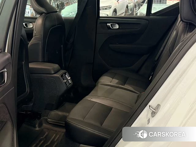 Volvo XC40 2024 Белый из Китая, фото 2