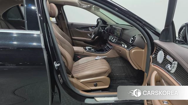 Mercedes-Benz E-Class W213 2019 Черный из Кореи, фото 2