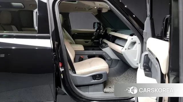 Land Rover Defender (L663) 2021 Черный из Кореи, фото 2