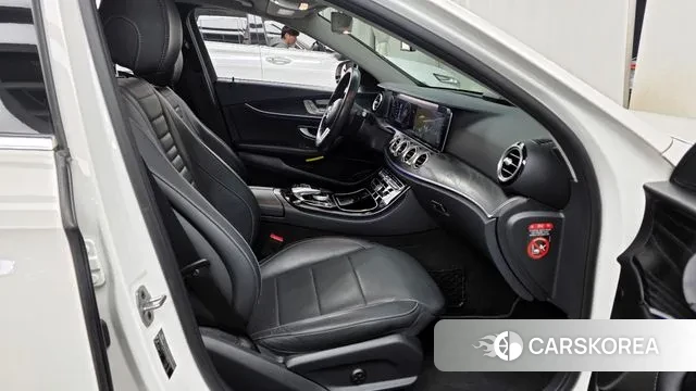 Mercedes-Benz E-Class W213 2018 Белый из Кореи, фото 2