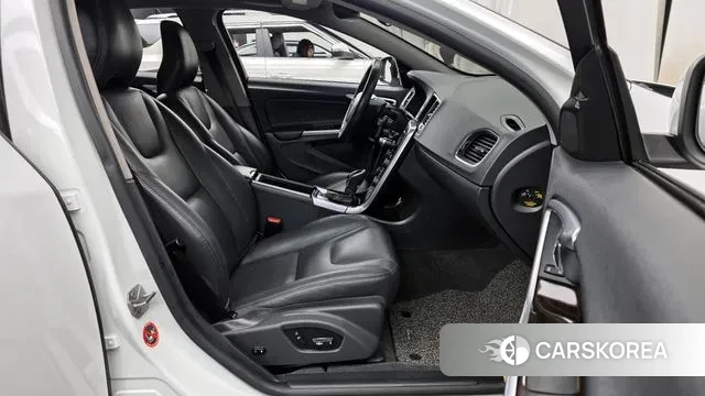 Volvo S60 2018 Белый из Кореи, фото 2