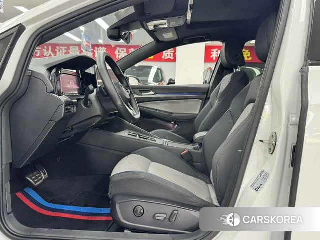 Volkswagen Golf 2024 Белый из Китая, фото 2