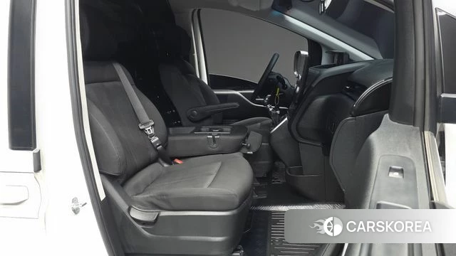 Hyundai Staria 2022 Белый из Кореи, фото 2