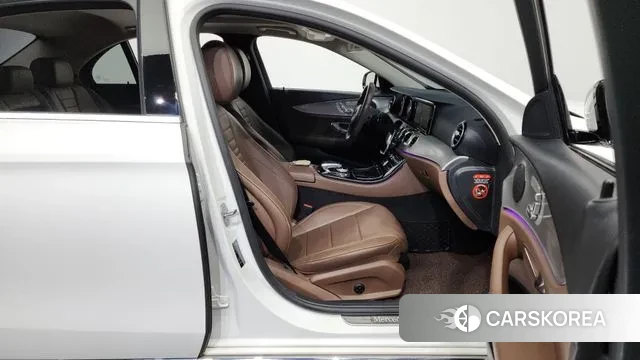 Mercedes-Benz E-Class W213 2018 Белый из Кореи, фото 2