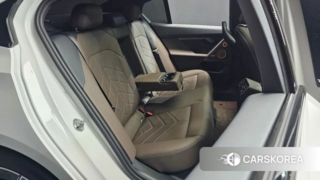 BMW 5 Series (G60) 2024 Белый из Кореи, фото 2