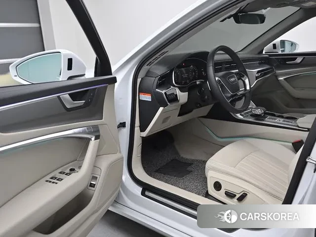 Audi A6 (C8) 2024 Белый из Кореи, фото 2