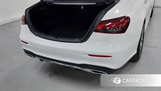 Mercedes-Benz E-Class W213 2023 Белый из Кореи, фото 2