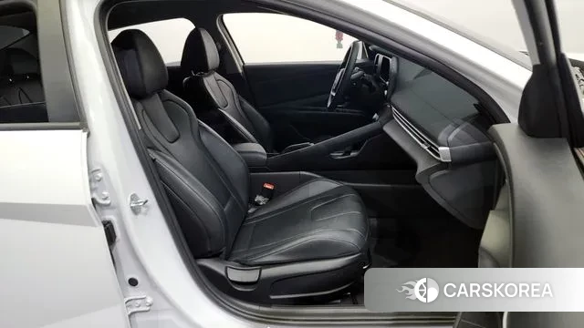 Hyundai The New Avante (CN7) 2023 Белый из Кореи, фото 2