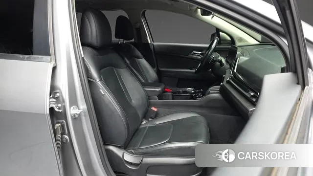 Kia Sportage 5th Generation Hybrid 2022 Серебристо-серый из Кореи, фото 2